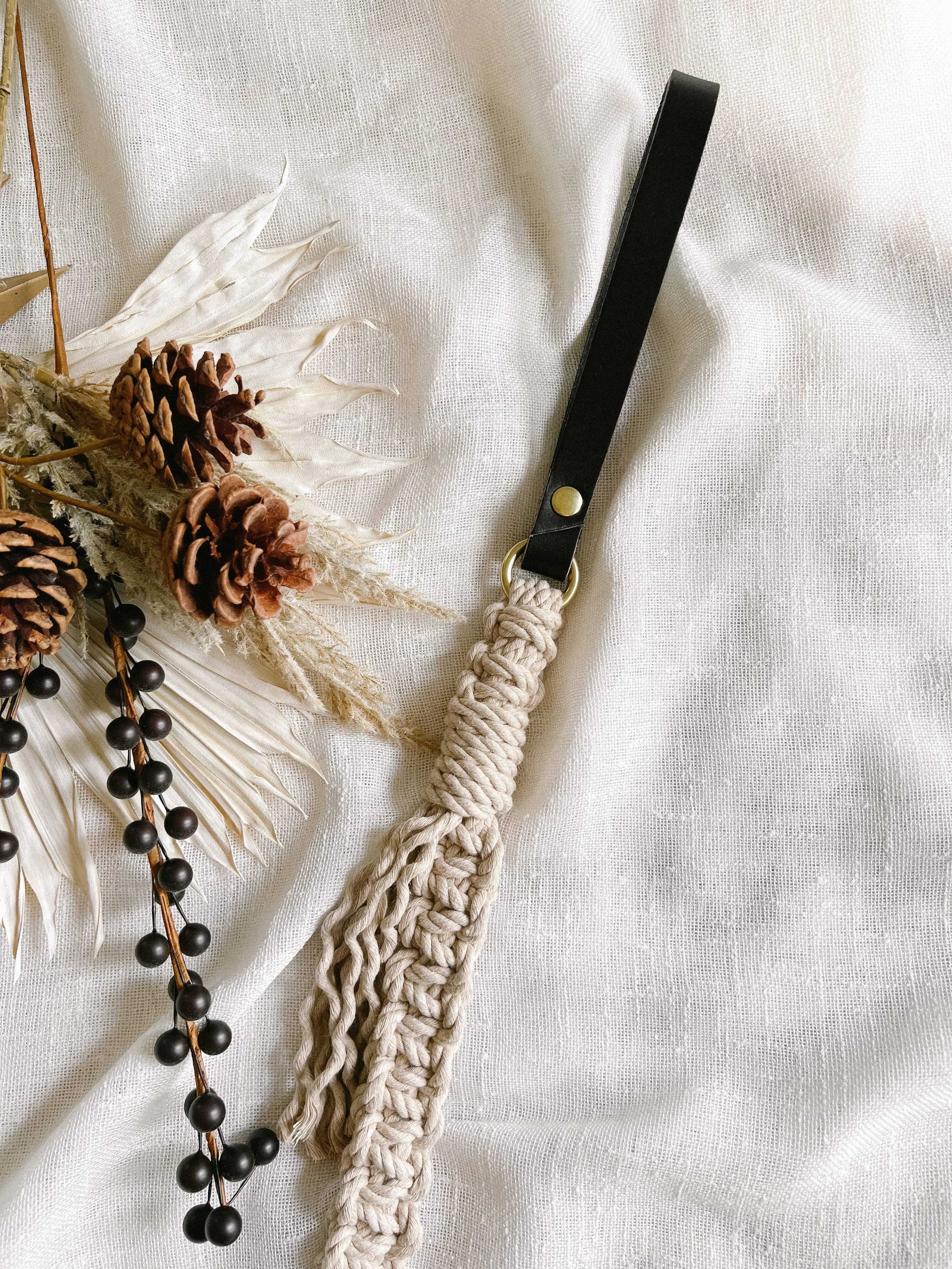 The Macramé Leash — Sand