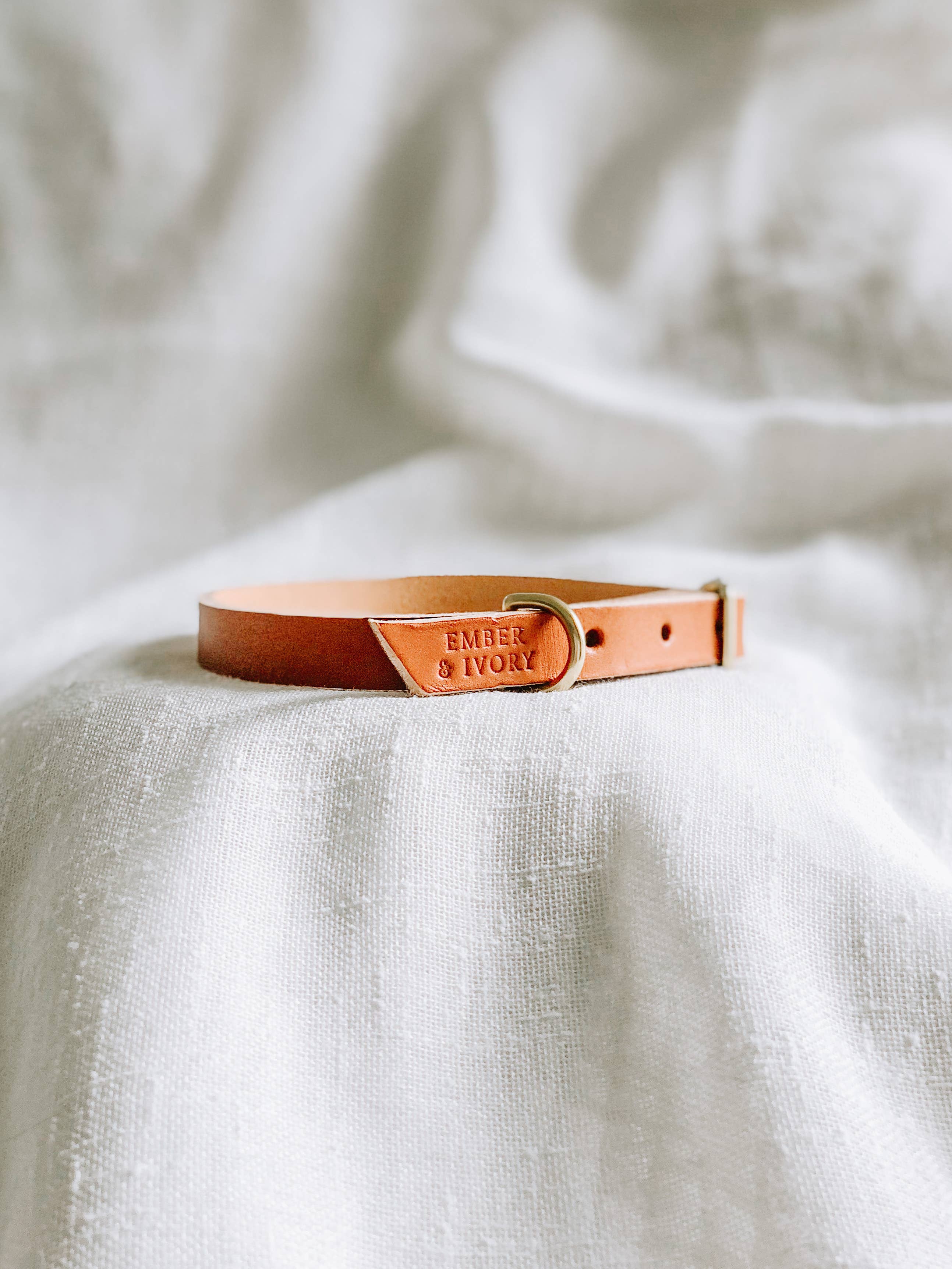 The Leather Collar — Caramel Slim