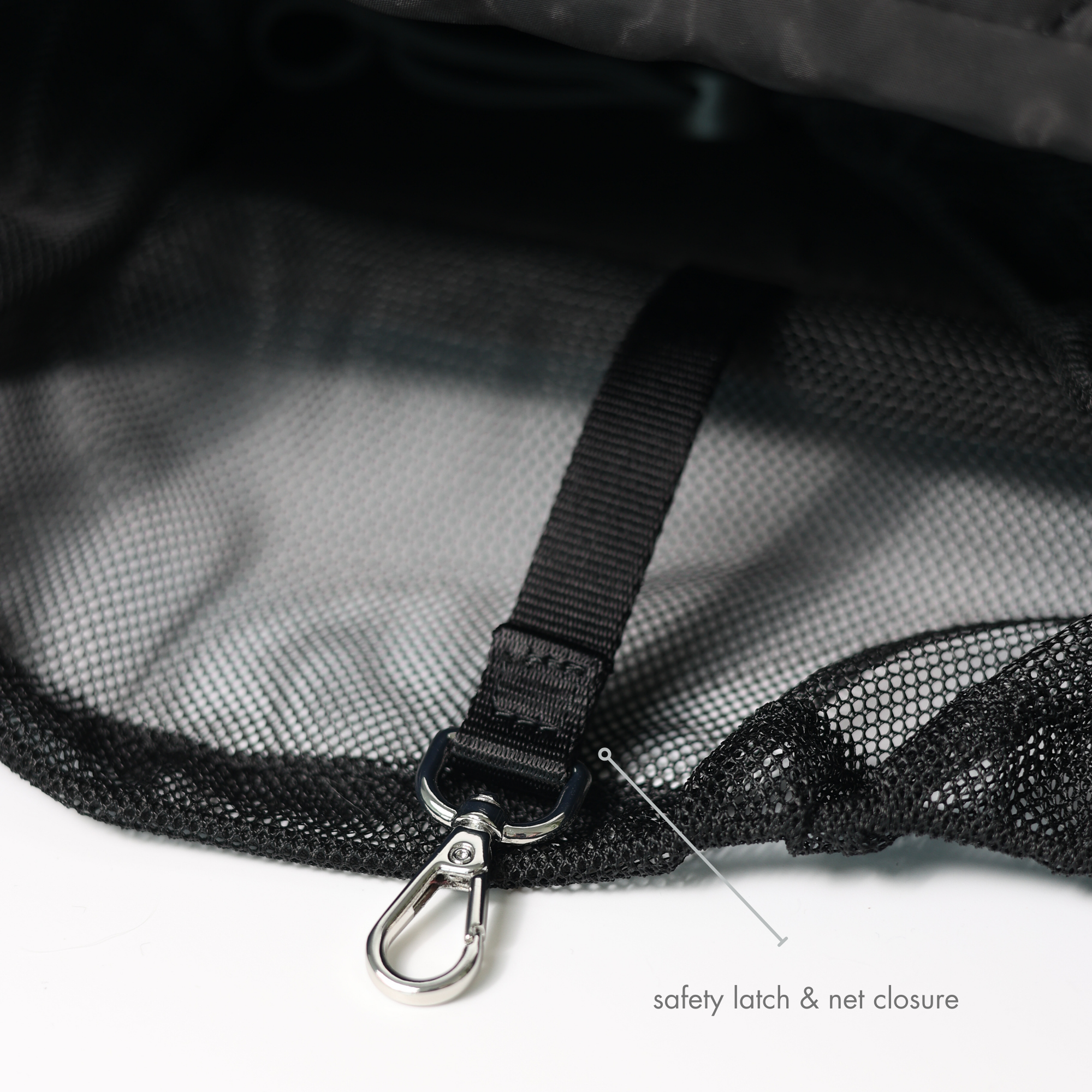 The Cloud Carrier — Latte & Noir