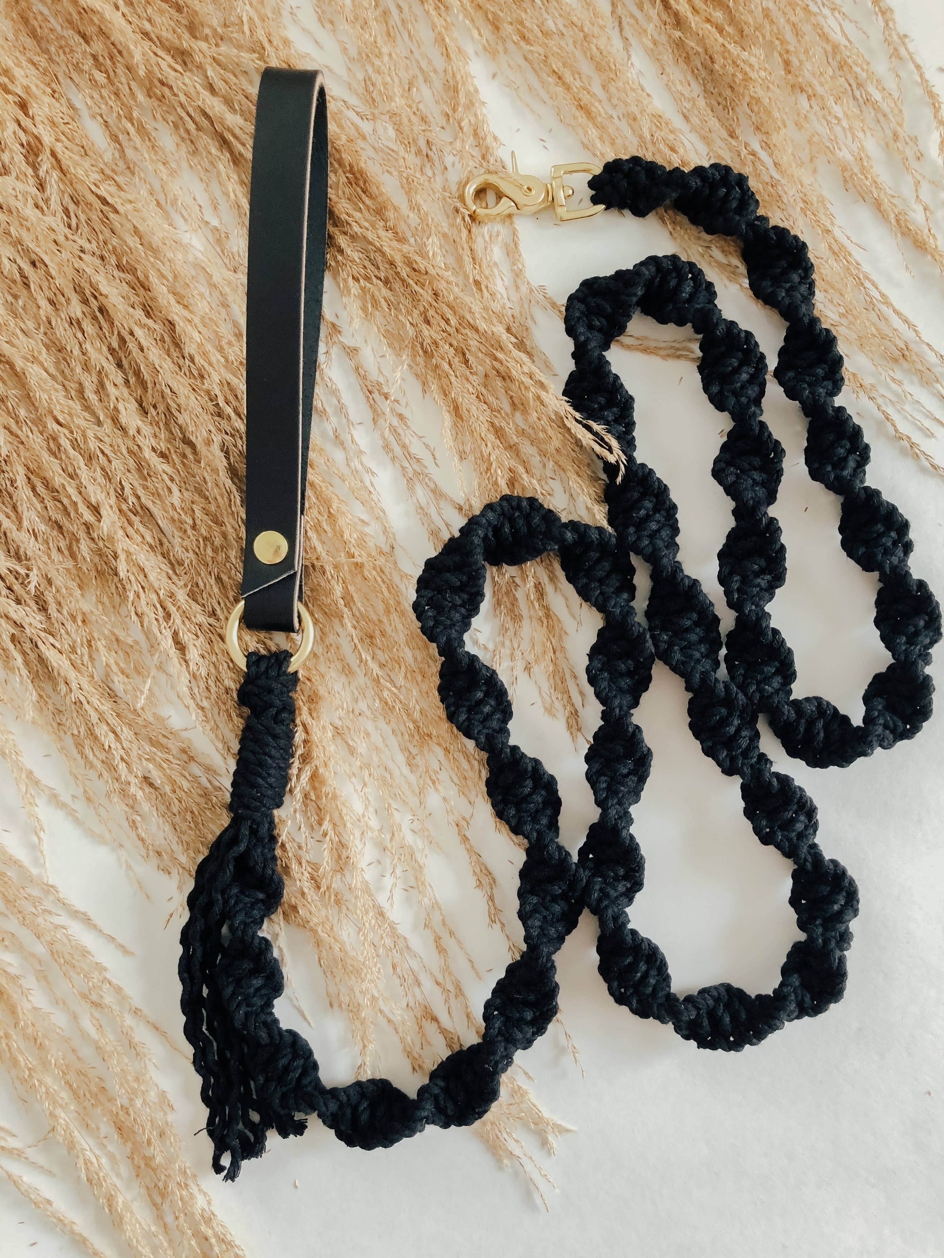 The Macramé Leash — Black